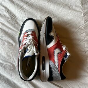 2020 Nike recyclable, white air maxes multicolor size 7.5M 9W